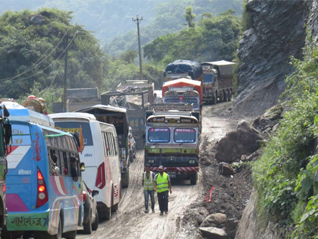 वर्षाले विभिन्न सडक अवरुद्ध, कहाँ कहाँ छ अवरुद्ध ?