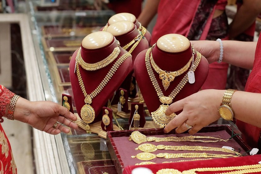 सुनचाँदीको मूल्य बढ्यो, कतिमा हुँदैछ कारोबार ?