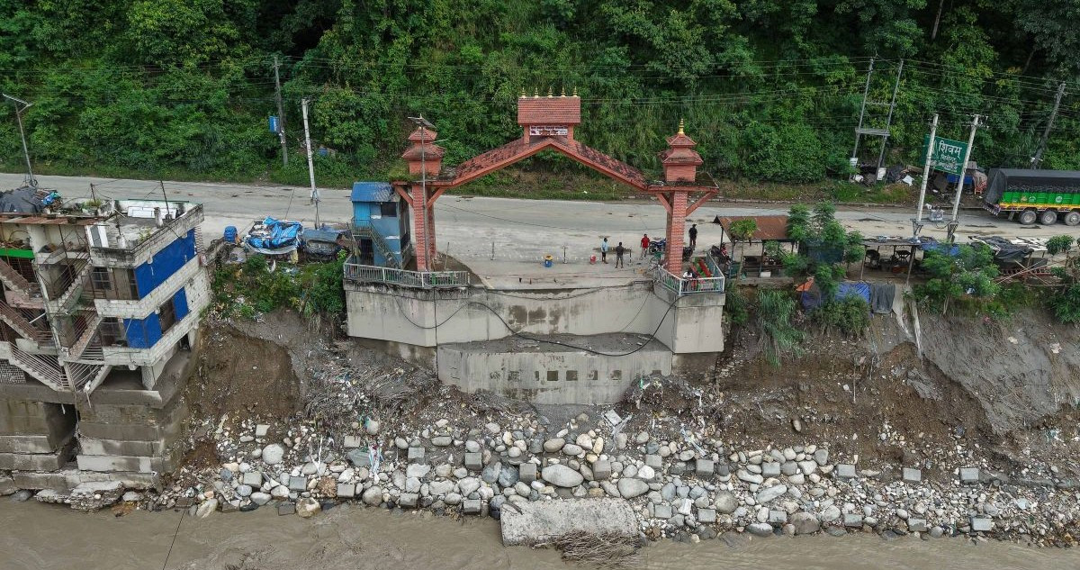 बाढी–पहिरोले मुख्य राजमार्ग अवरुद्ध, रसुवादेखि हुम्लासम्म सडक प्रभावित