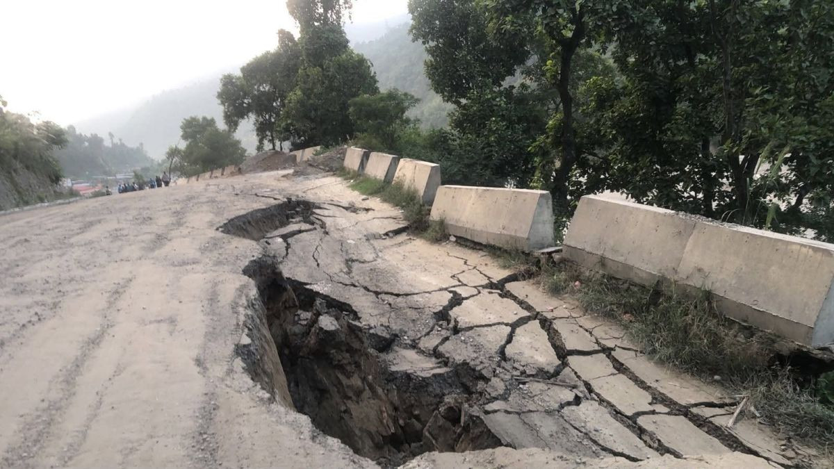 गलौंदीमा भासिएको पृथ्वी राजमार्ग खुलाउन ब्याक कटिङ, यातायात सञ्चालनको तयारी