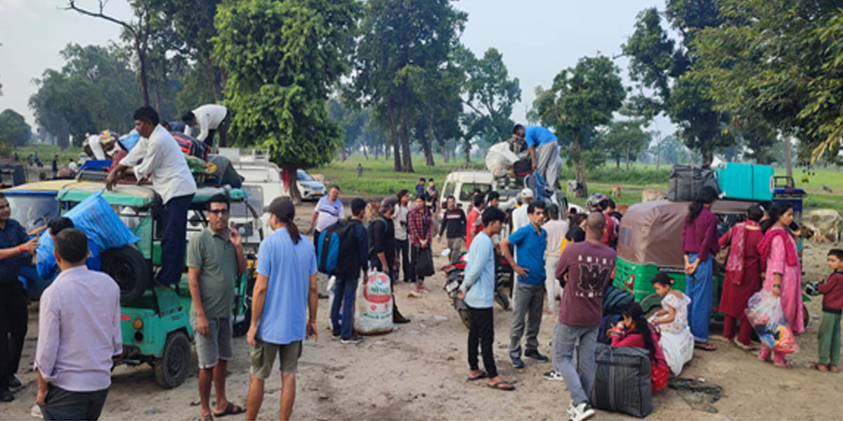 गड्डाचौकी नाकामा चाडपर्व मनाउन घर फर्किनेको भीड